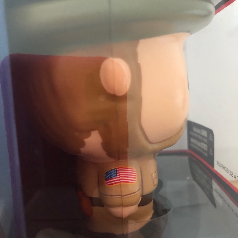 Stranger Things Hopper - Picture 4 of 7